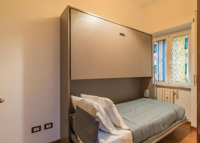 Bright 2 Bedroom And Balcony *