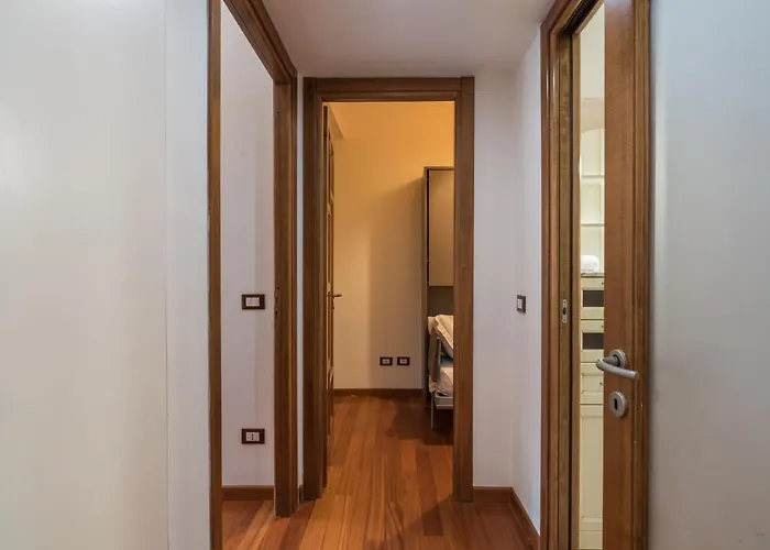 Bright 2 Bedroom And Balcony *