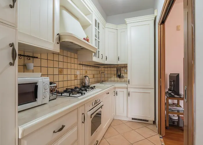 Bright 2 Bedroom And Balcony * Рим