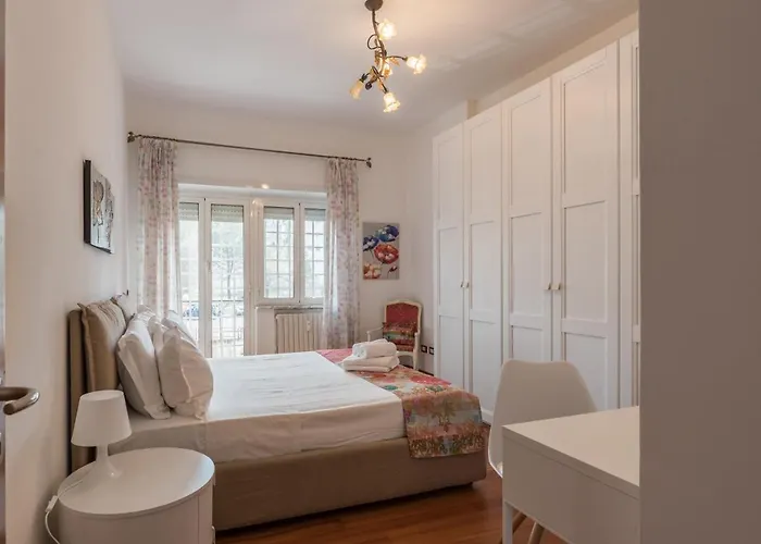 Апартаменты Bright 2 Bedroom And Balcony