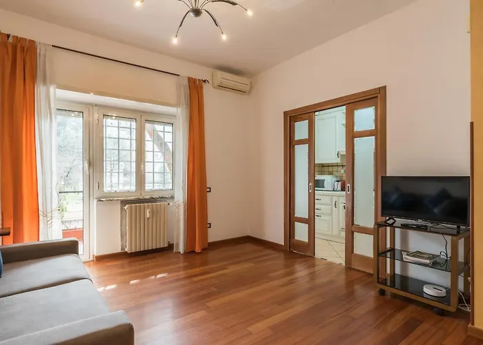 Bright 2 Bedroom And Balcony * Рим