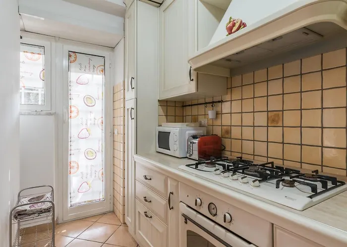 Апартаменты Bright 2 Bedroom And Balcony